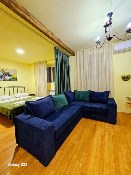 Apartment In The Old District Тбилиси Экстерьер фото
