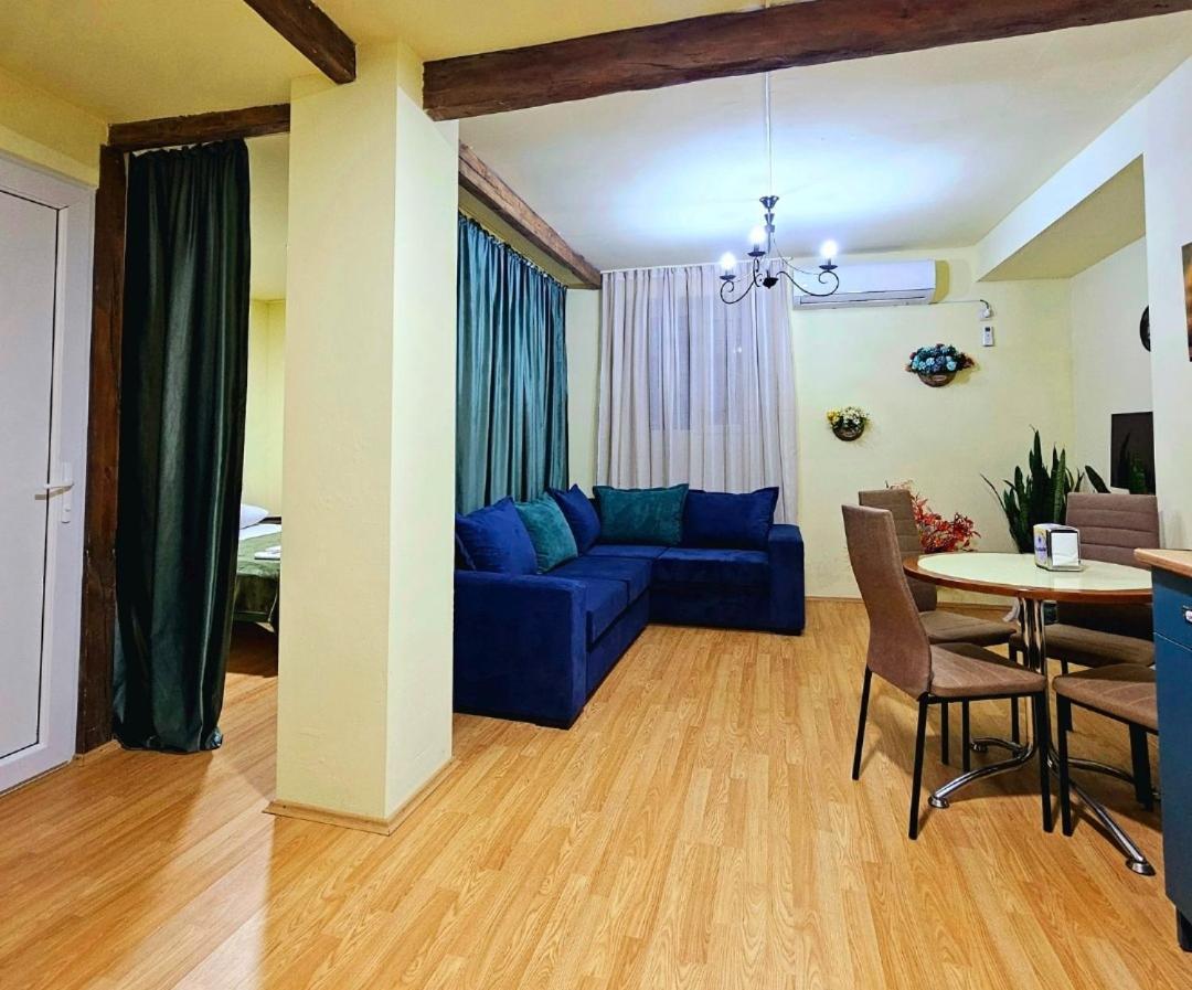 Apartment In The Old District Тбилиси Экстерьер фото